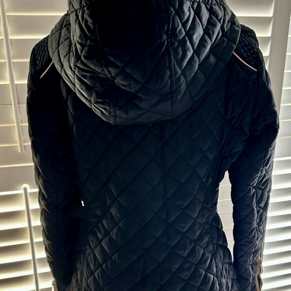 Nautica quilted puffer jacket in classic black with tan trim accents 🤍 - Picture 10 of 13